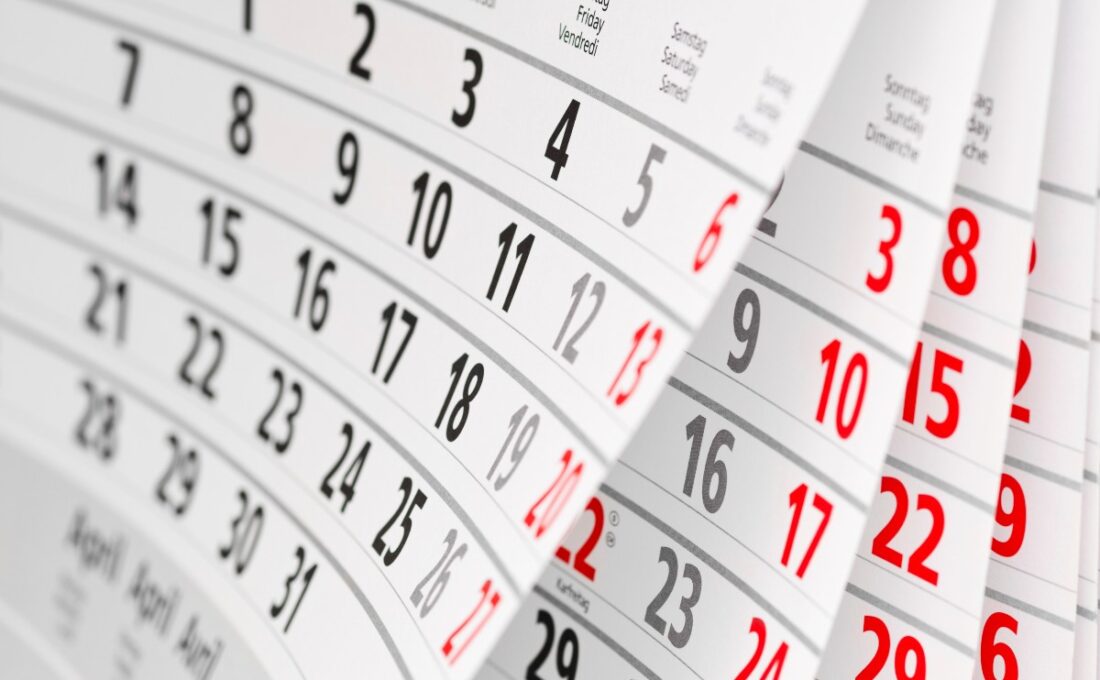 複数の月が見えるカレンダー